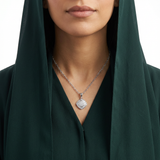 عقد ذهب عيار 18 بتصميم مربع