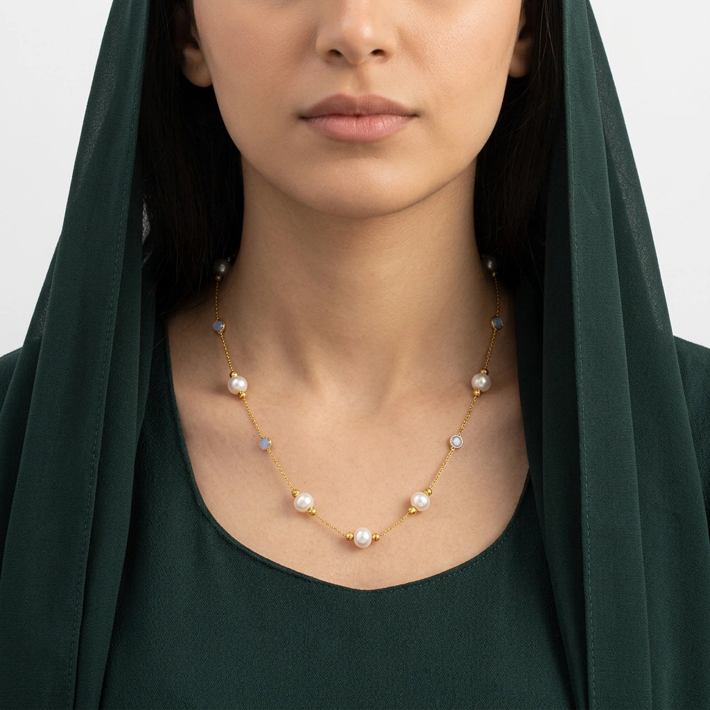 عقد ذهب عيار 18 بتصميم لؤلؤ ناعم