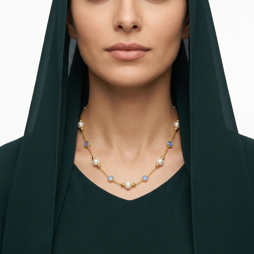 عقد ذهب عيار 18 بتصميم دوائر بيضاء
