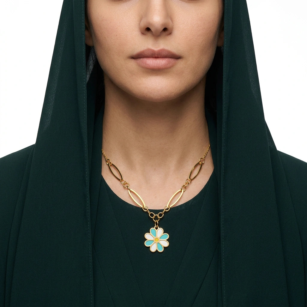18K Gold Necklace Flower Design