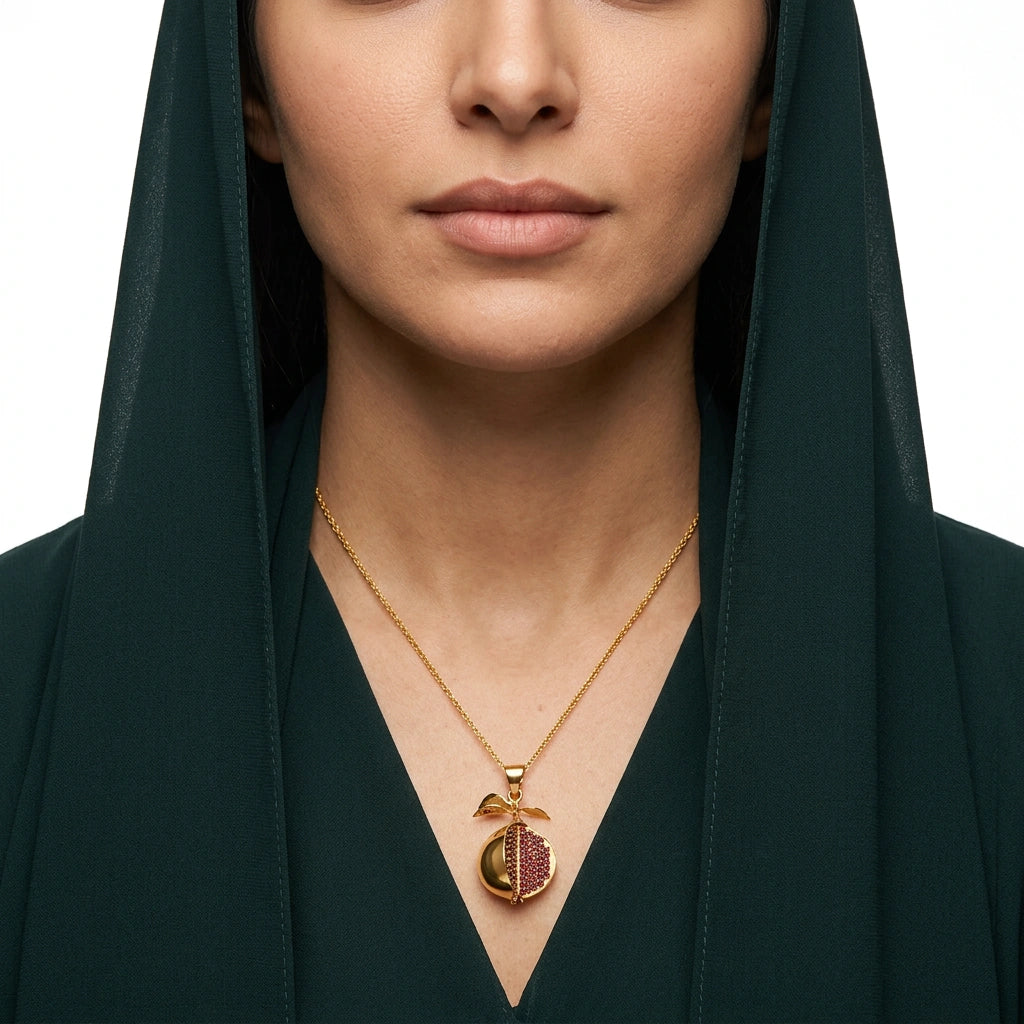 عقد ذهب عيار 21 بتصميم رمانة مرصعة