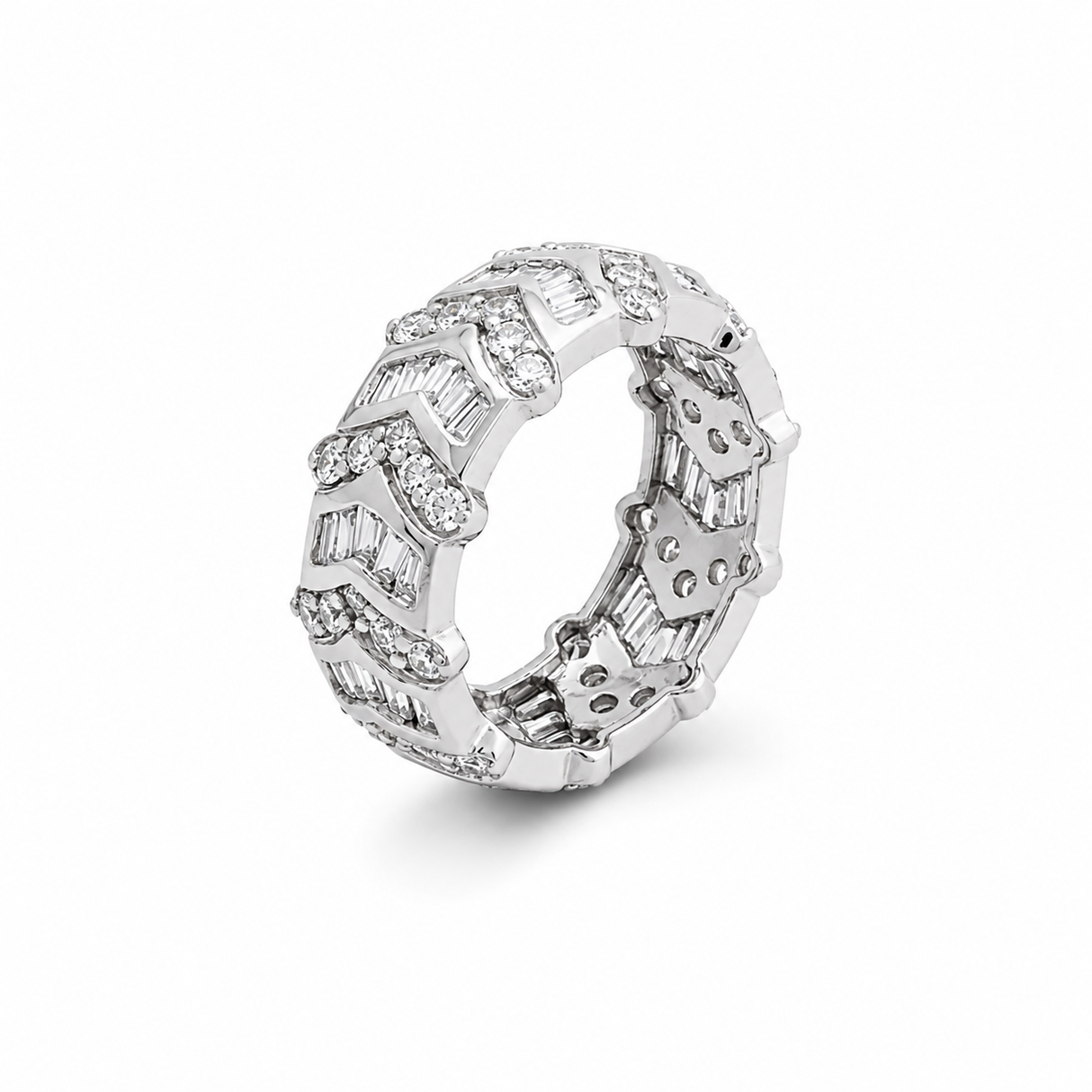 18K Gold Ring with Ornate Geometric Design