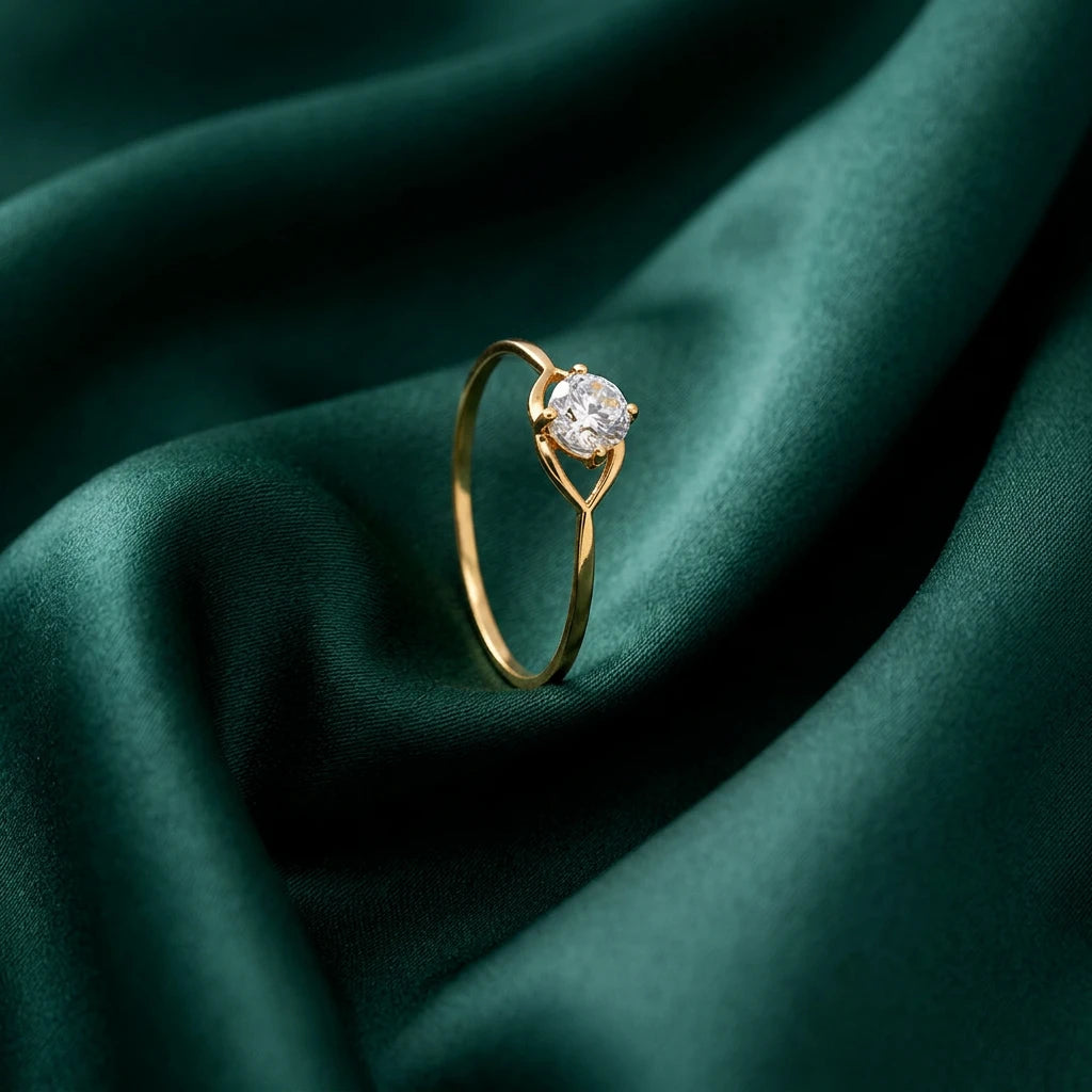 18K Gold Ring with Small Sparkling Stone Design
