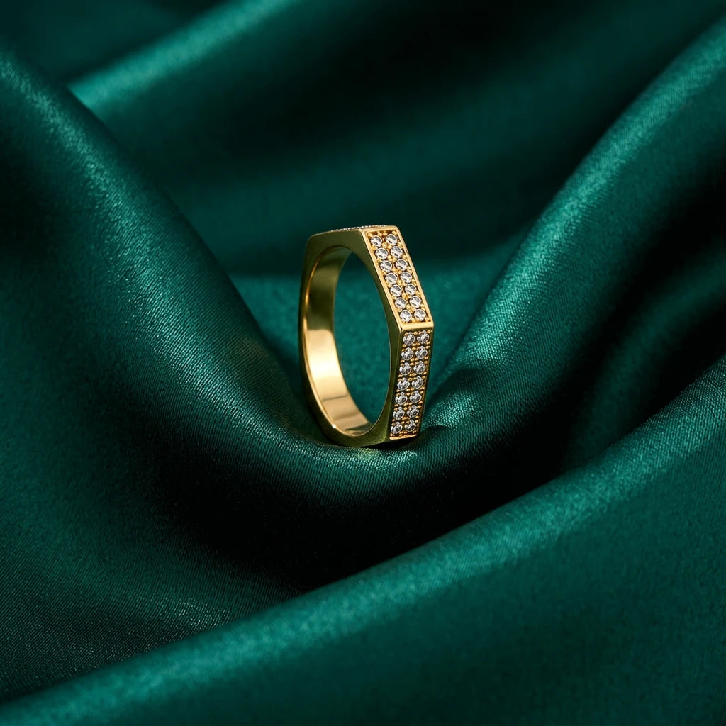 18K Gold Ring with Paved Stones Design
