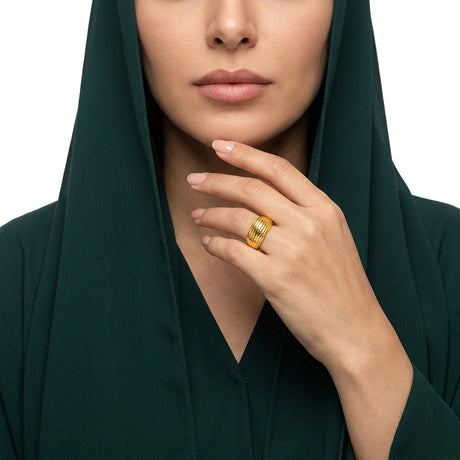 خاتم ذهب عيار 18 بتصميم بارز مزخرف