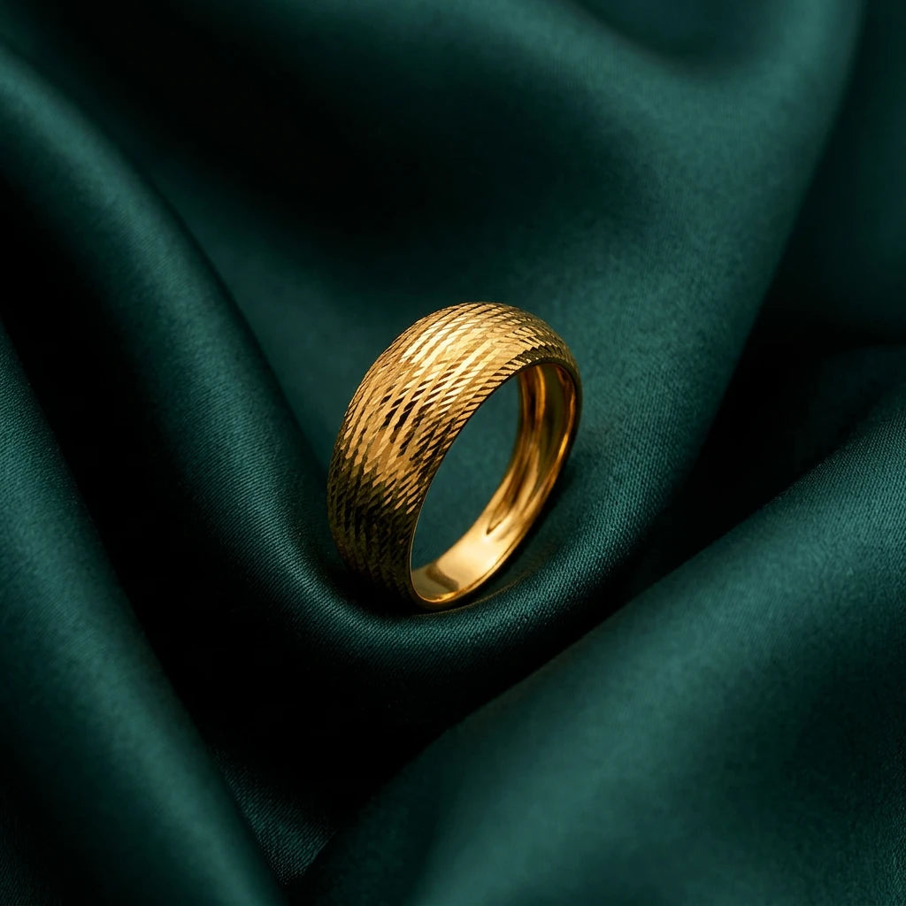 18K Gold Ring with Ornate Prominent Design