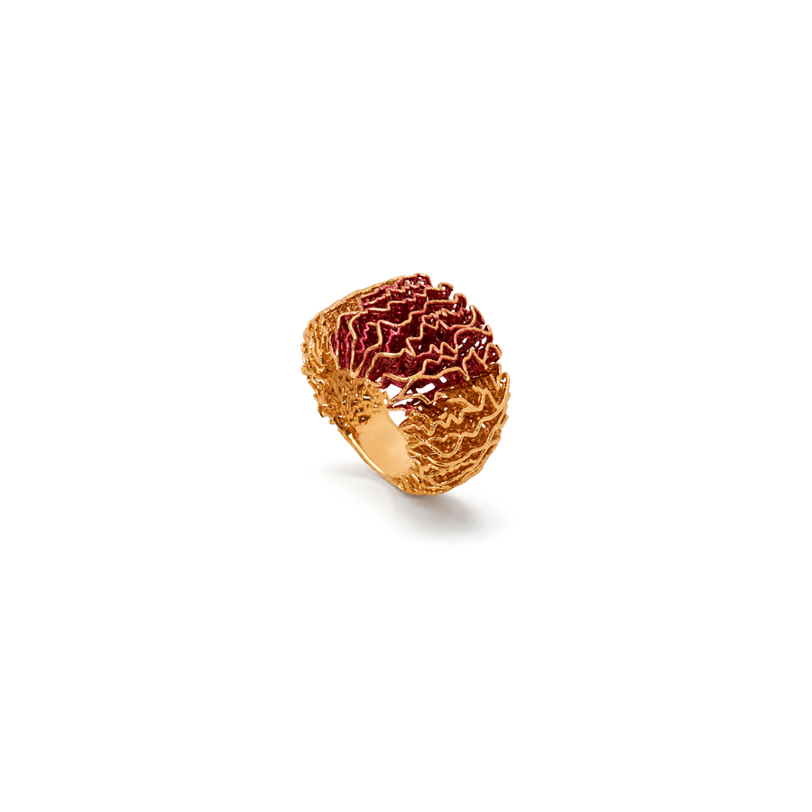 18K Gold Ring with Intertwined Wave Design