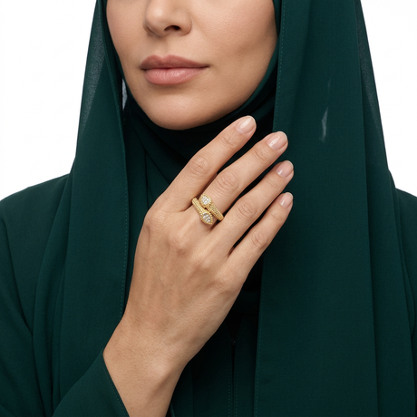 خاتم ذهب عيار 18 بتفاصيل مرصعة عصرية