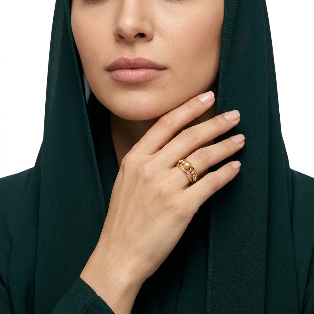 18K Gold Ring with Queen World Design