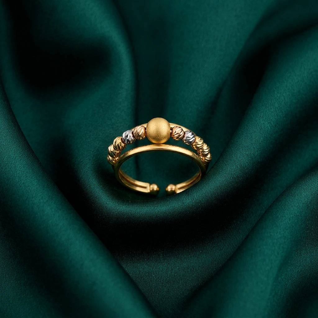 18K Gold Ring with Queen World Design
