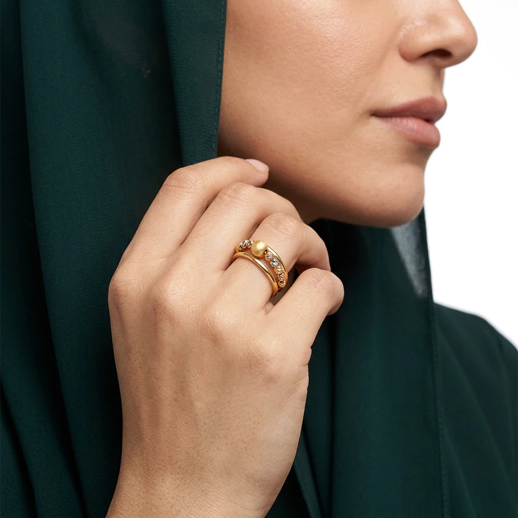 18K Gold Ring with Queen World Design