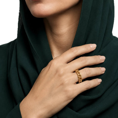 خاتم ذهب عيار 18 بتصميم سلسلة عصرية