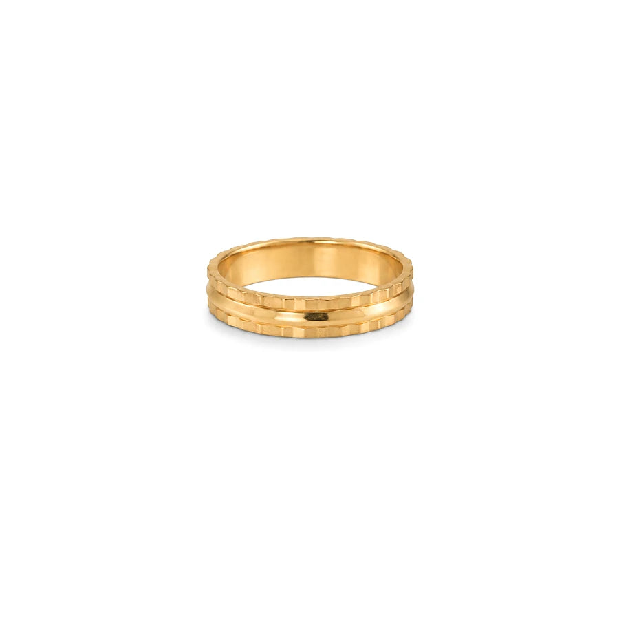 18K Gold Ring with Elegant Modern Design