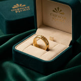 18K Gold Ring with Elegant Modern Design