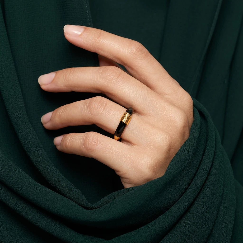 18K Gold Ring with Two-Tone Design