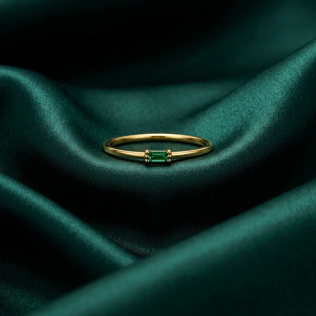 18K Gold Ring with Delicate Small Stone Design