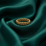 18K Gold Ring with Finale Design