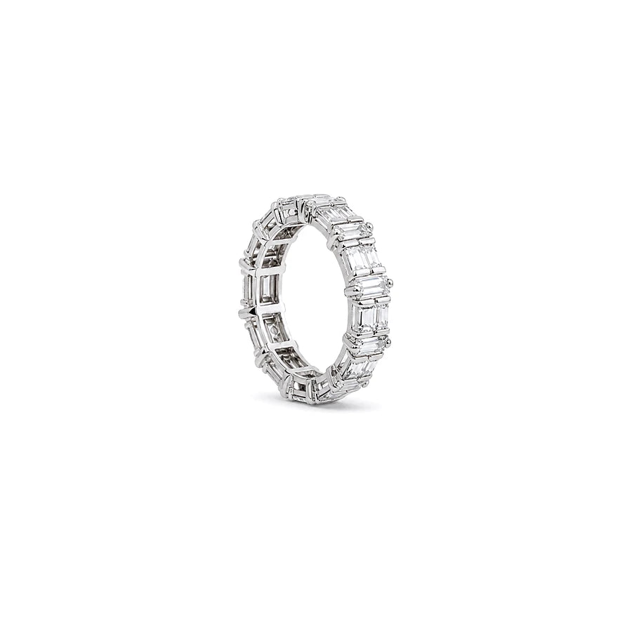 18K Gold Ring with Bridget Sparkling Stones Design