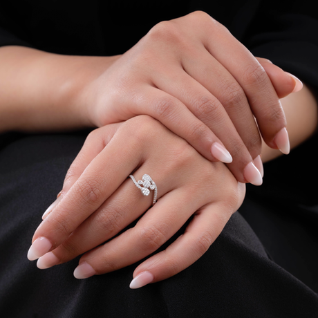 18K Gold Ring with Shiny Sparkling Stones