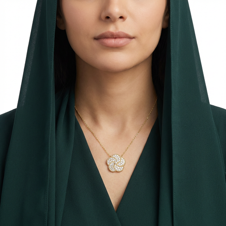 18K Gold Pendant with Flower Design