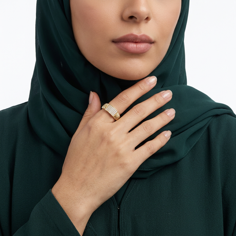 18K Gold Ring with Ribbed Edges Design