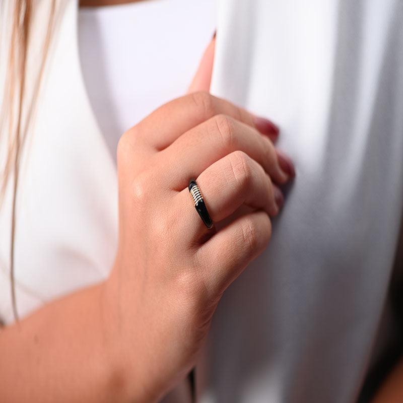 18K Gold Ring with Two-Tone Design