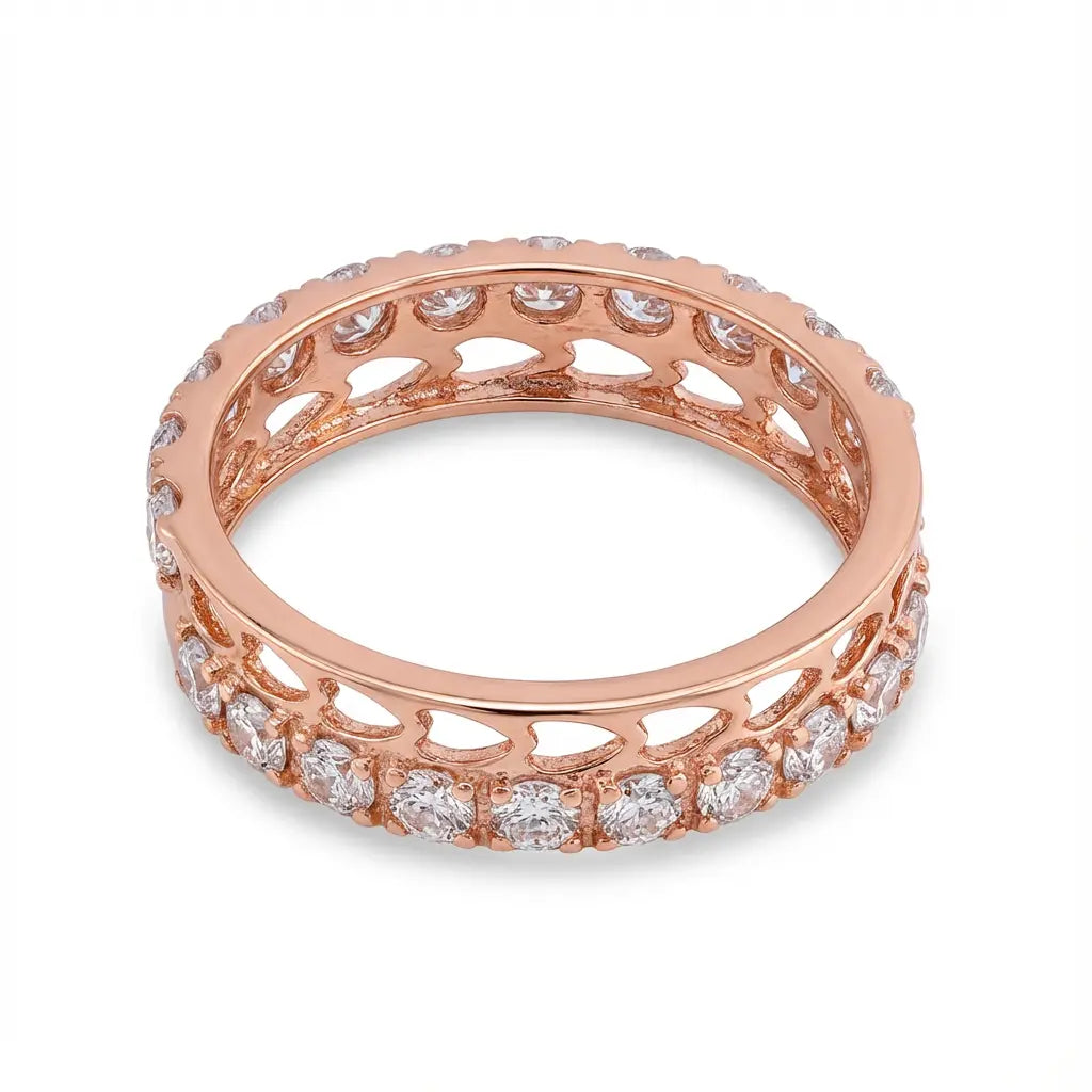 دبلة كارديا ذهب عيار 18 بفصوص لامعة وتصميم قلوب - منصور للذهب