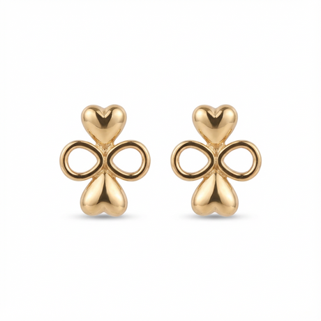 أقراط ذهب عيار 18 بتصميم أجراس الفرح من غاميه، تظهر بتفاصيل متقنة وبريق لافت.