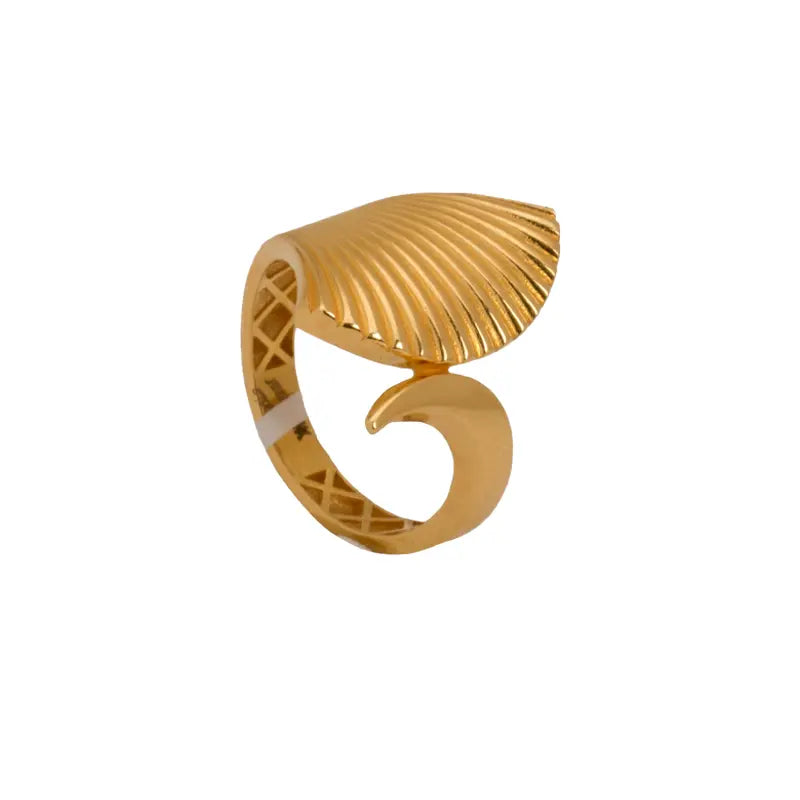 خاتم ذهب عيار 21 بتصميم صدفة - منصور للذهب