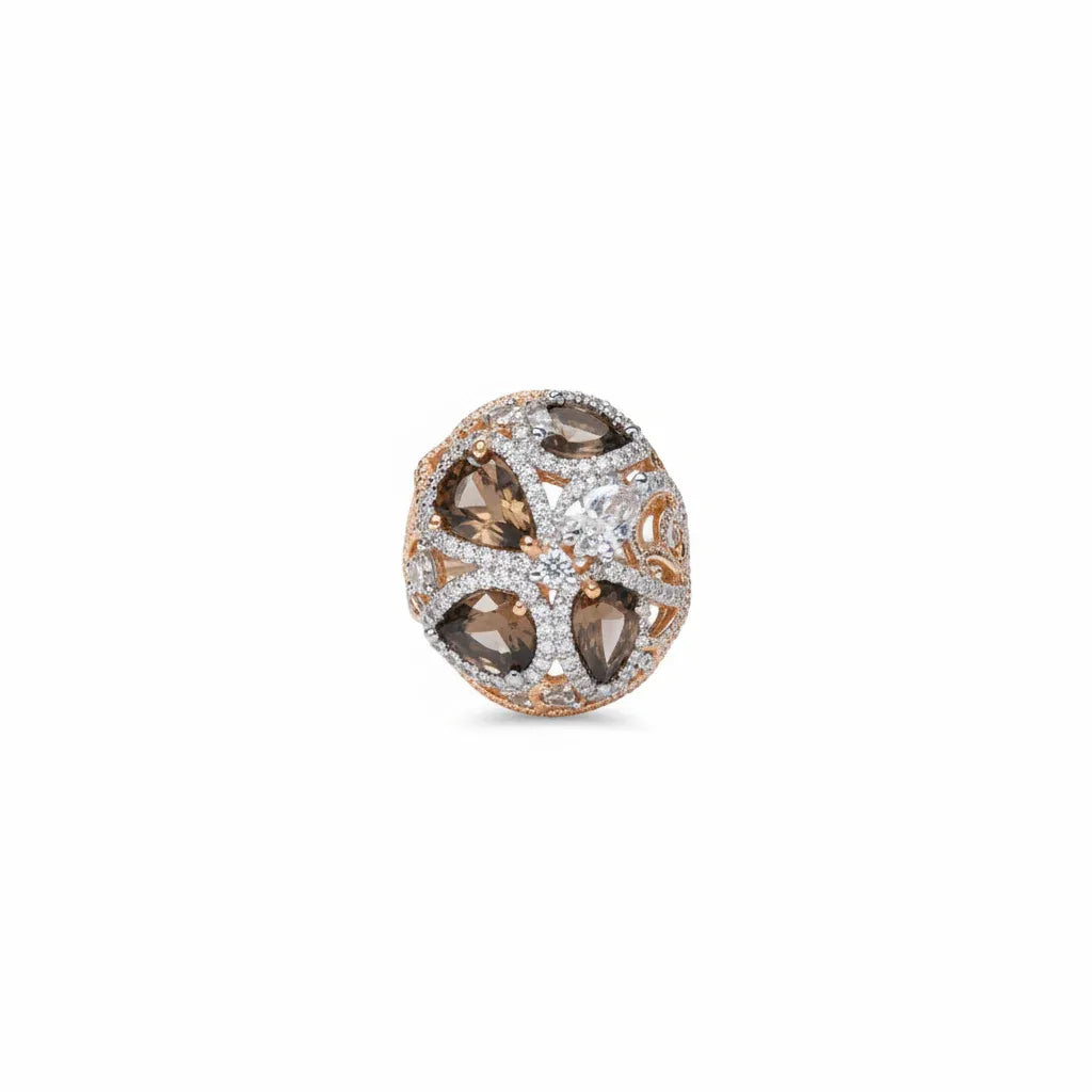 18K Gold Matia Ring with Shiny Stones