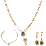 18K Gold Set with A Green Stone That Loves You