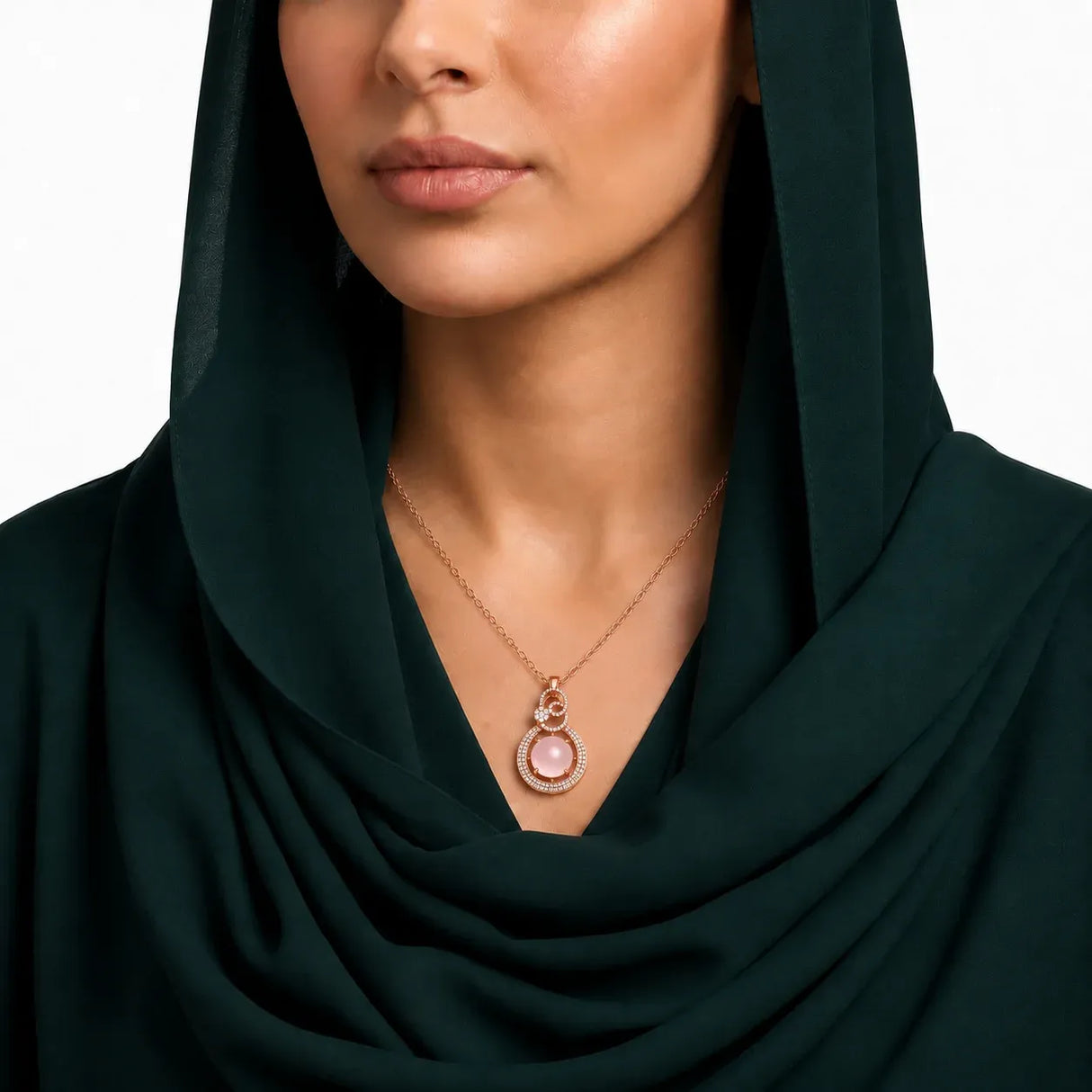 عقد الماس عيار 18 بتعليقه دائرية