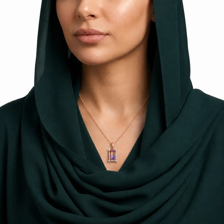 عقد من الألماس خمني عيار 18
