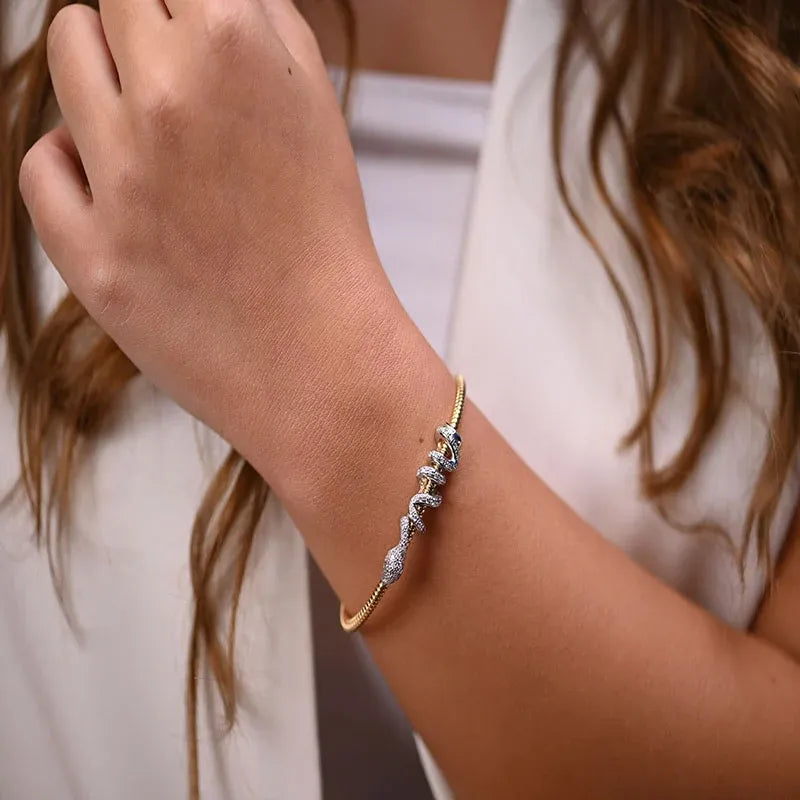 18K bracelet with Elegant Twisted Snake Design