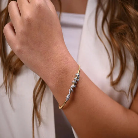18K bracelet with Elegant Twisted Snake Design