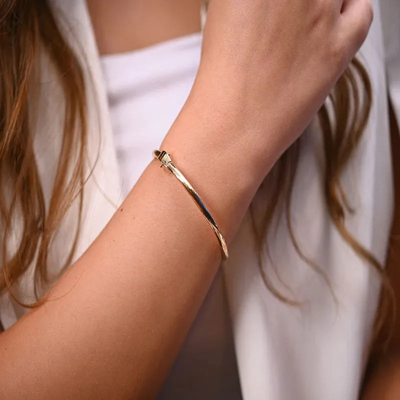 18K bracelet with Smooth Delicate Design