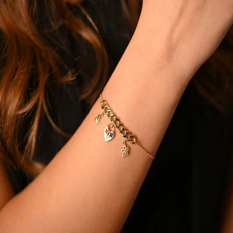 18K Chain Bracelet with Wide Links Design