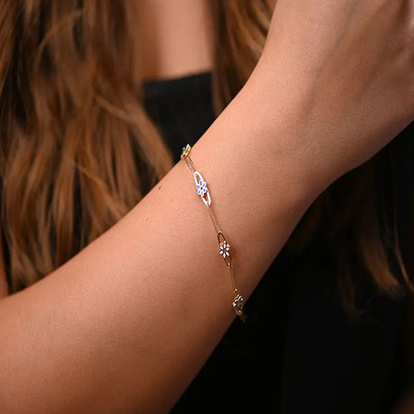 18K Chain Bracelet with Elegant Flower Design