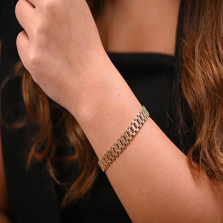 18K Chain Bracelet with Wide Embellished Design