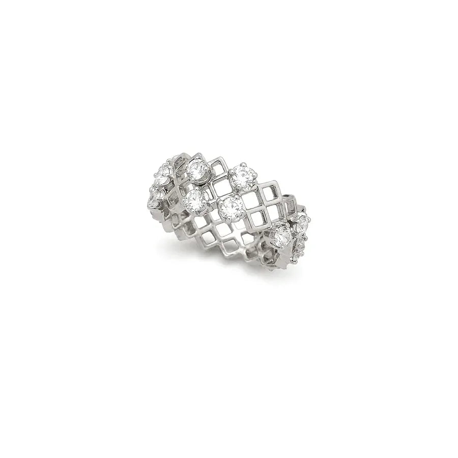 18K White Gold Wedding Ring with Sparkling Stones Design