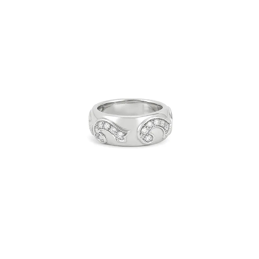 18K White Gold Ring with Maguin Sparkling Stones Design