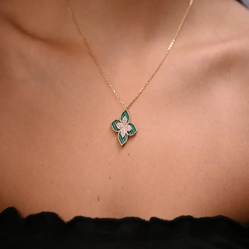18 karat gold set with green leaf design