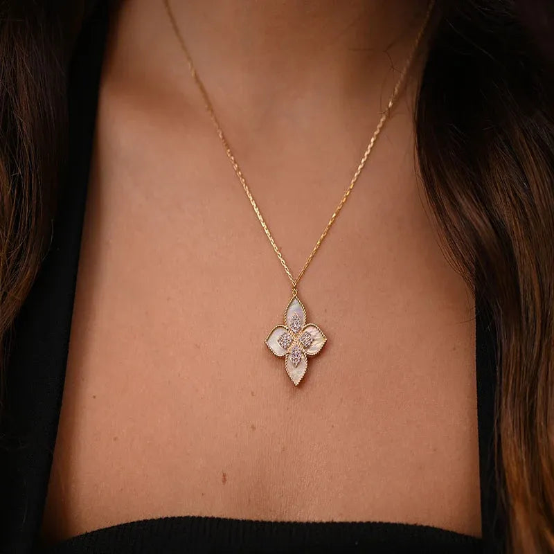 18K Gold Van Cleef Set with White Flower Design