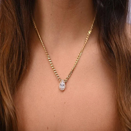 18-karat gold jewelry set, "Above the Clouds" with a distinctive design