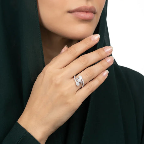 18K White Gold Ring with Shiny Sparkling Stones Design