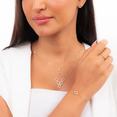 18K gold set with a circle design