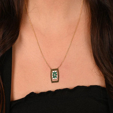 18K Gold Pendant with Floral Pattern