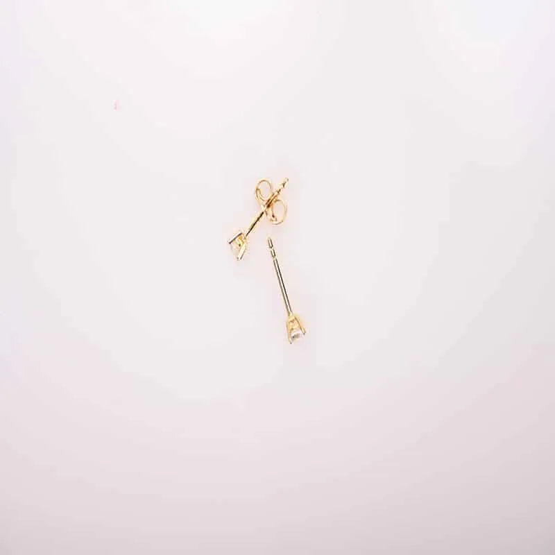 18K Gold Earrings Essence of Beauty