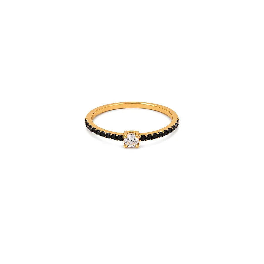 18K Gold Ring with Pristine Stone Design