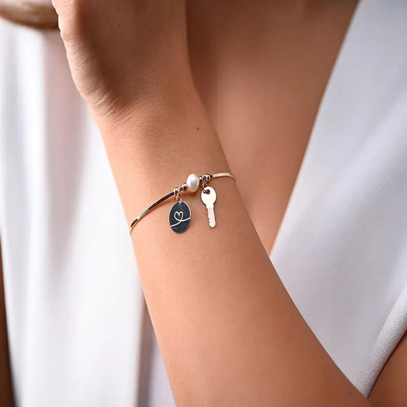 18K bracelet with Key Heart Pearl Design